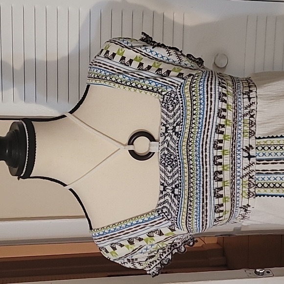 Almost Famous Brand Size L Woman's colorful tie top - Picture 2 of 5